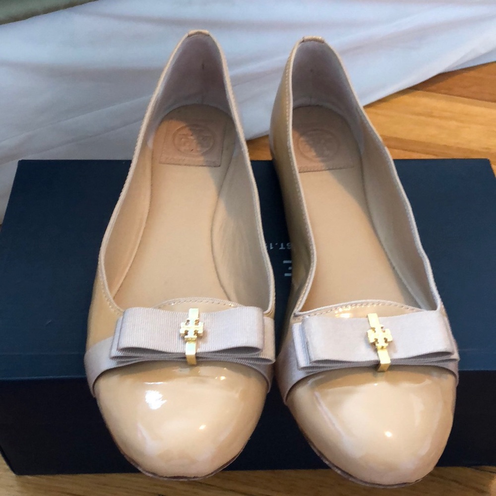 Tory Burch nude patent flats